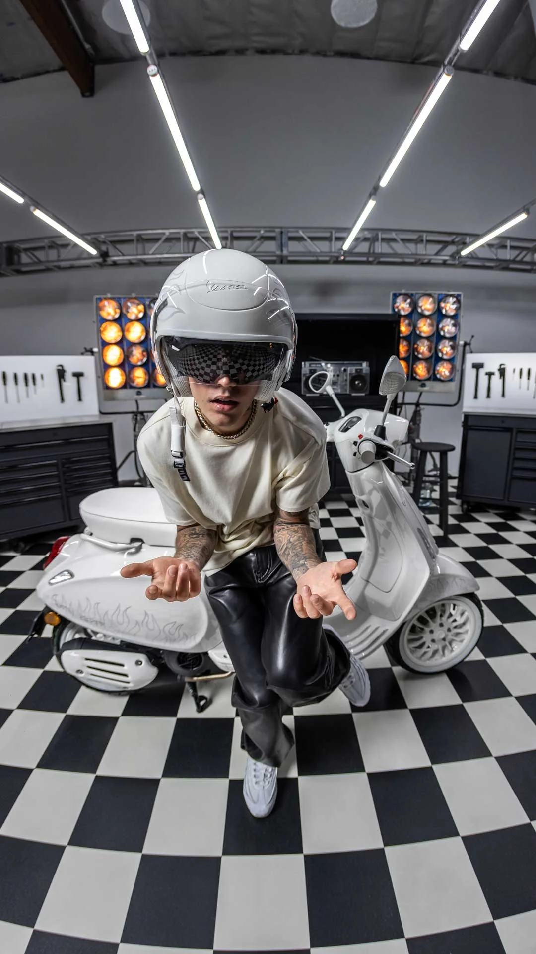 JUSTIN BIEBER × VESPA — imagen 6